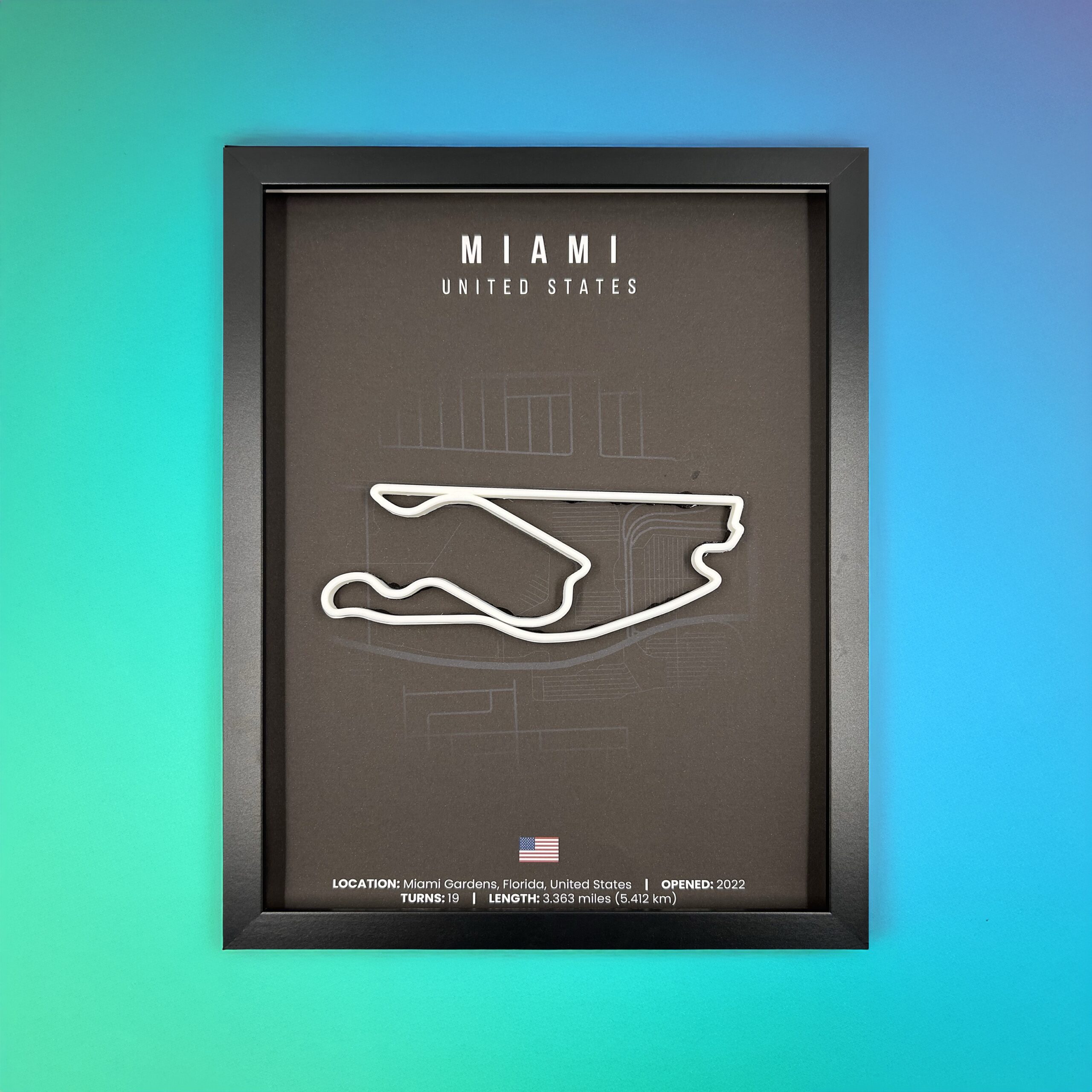 Cuadro 3D del circuito de Miami, Fórmula 1, con colores vibrantes y diseño urbano.